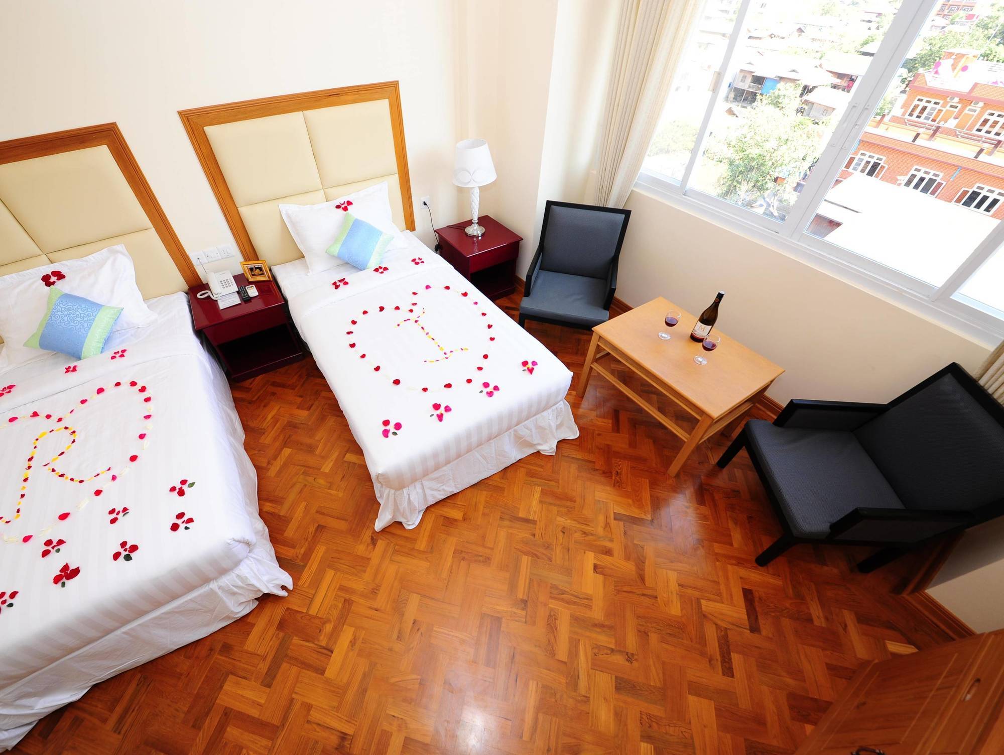 Royal Inlay Hotel Ньоншуэ Экстерьер фото