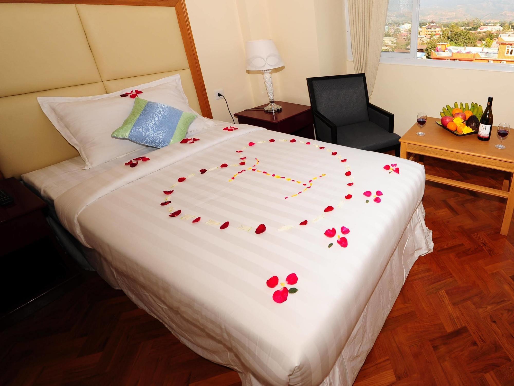 Royal Inlay Hotel Ньоншуэ Экстерьер фото